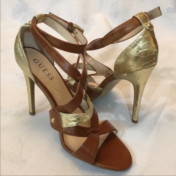 Strapped cute heels - Picture 4 of 7